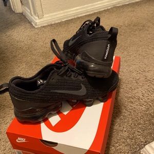 Selling Nike Vapor Max size 7.5. Worn once